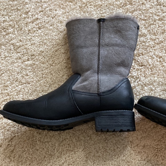 ♥️Ugg gray and black suede and shearling Sz 7 boots. Can be worn up or down - Picture 5 of 9